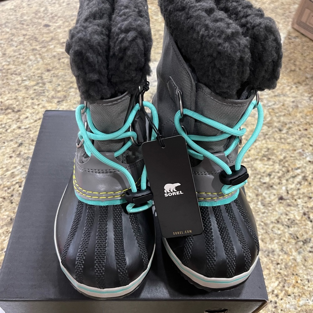 Sorel kids boots size 13 NWT